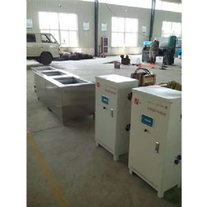 汽車(chē)零部件生產(chǎn)用超聲波清洗機(jī)